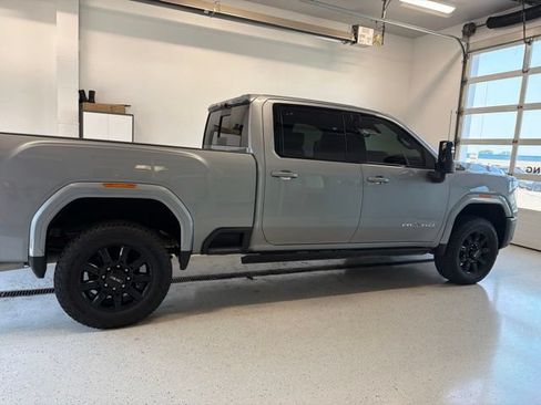 Used 2025 GMC Sierra 2500 AT4 w/ AT4 Premium Plus Package AWD/4WD image 11
