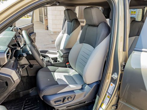 Used 2025 Toyota Tacoma TRD Off-Road w/ TRD Off Road Upgrade Package image 30