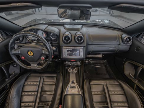 Used 2013 Ferrari California image 9