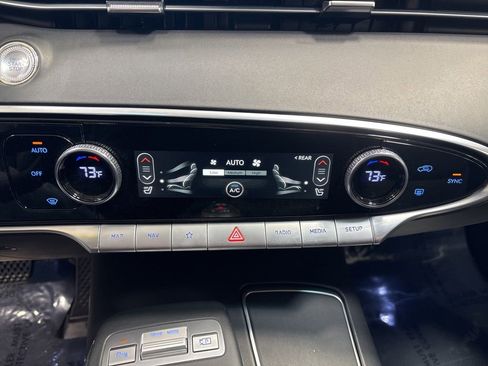 Used 2025 Genesis GV70 2.5T AWD/4WD image 19