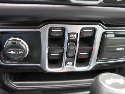 Used 2025 Jeep Wrangler Unlimited Sahara w/ Safety Group image 30