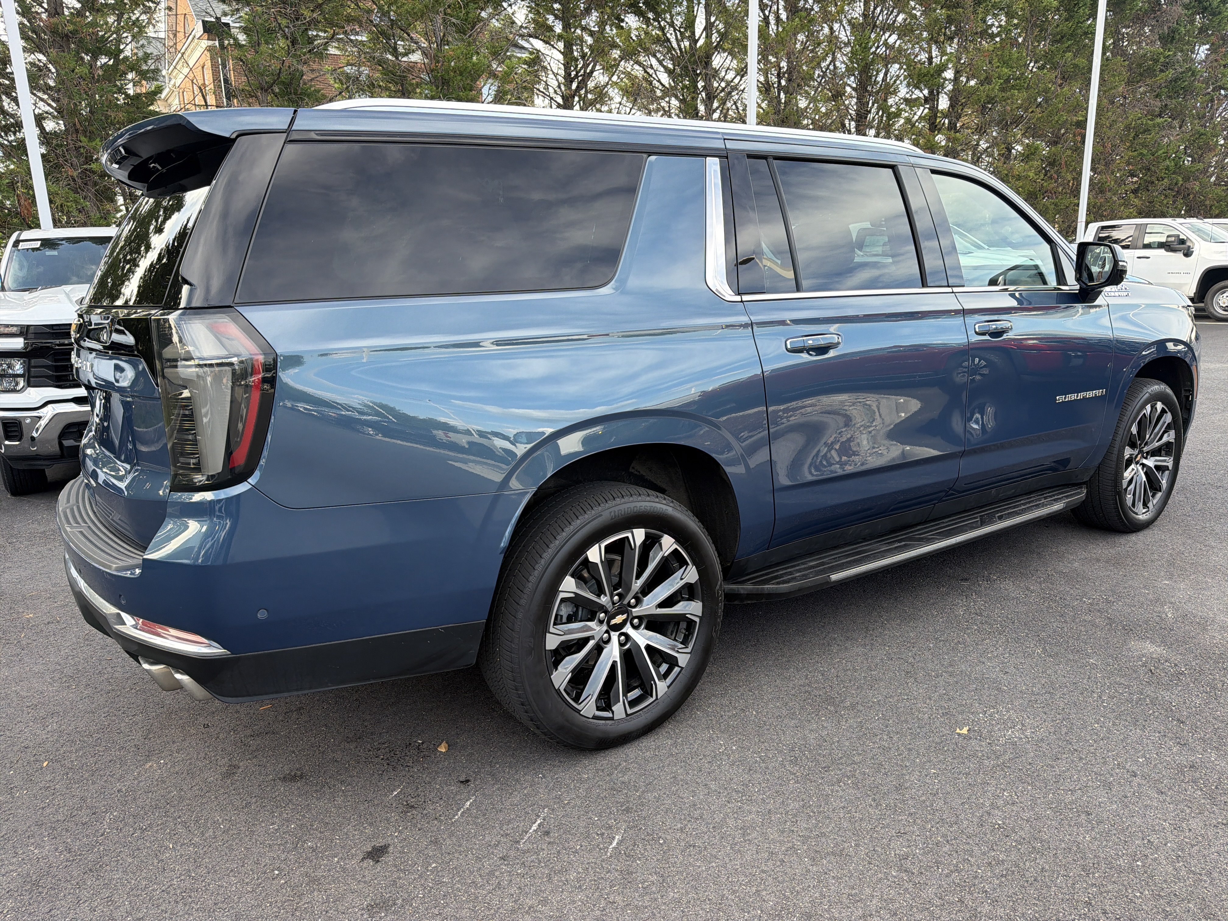 Used 2025 Chevrolet Suburban High Country w/ LPO, Get Active Package AWD/4WD image 10