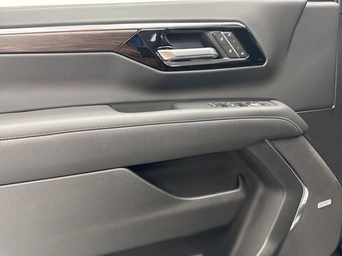 New 2026 Chevrolet Suburban Premier AWD/4WD image 9