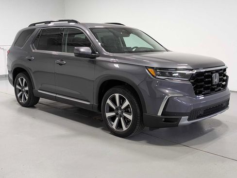 Certified 2025 Honda Pilot Touring image 6
