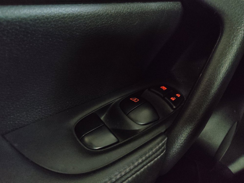 Used 2019 Nissan Rogue SV w/ Premium Package FWD image 27
