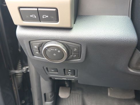 Used 2022 Ford F250 Lariat w/ Lariat Ultimate Package AWD/4WD image 8