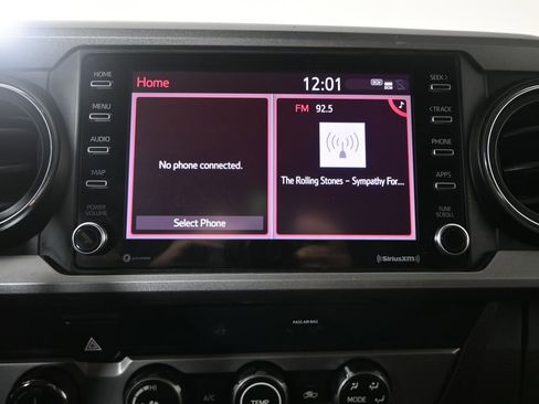 Used 2020 Toyota Tacoma SR5 AWD/4WD image 25