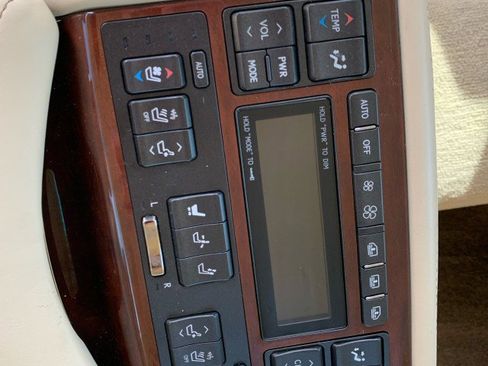 Used 2014 Lexus LS 460 w/ Ultra Luxury Package RWD image 14