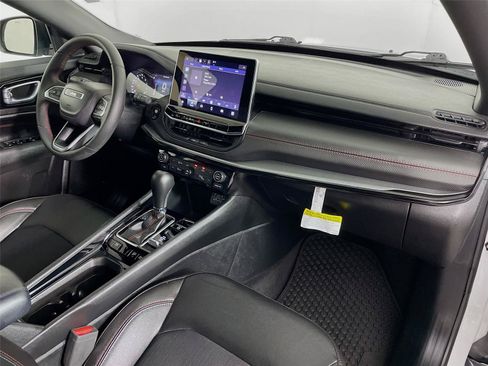 Used 2025 Jeep Compass Trailhawk AWD/4WD image 30