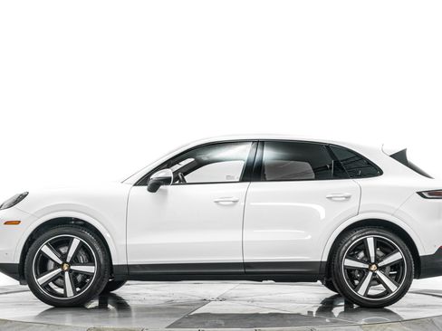 Used 2024 Porsche Cayenne AWD/4WD image 6