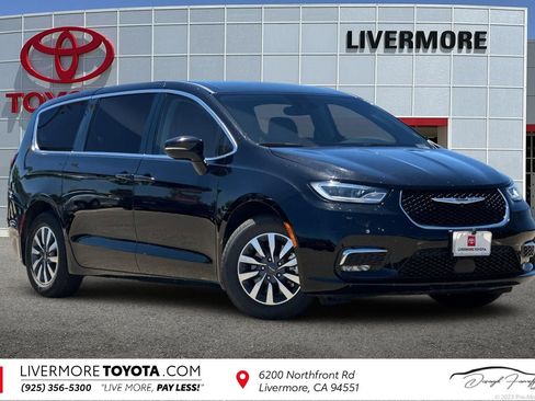 Used 2024 Chrysler Pacifica Limited FWD image 1