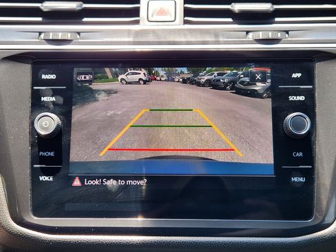 Used 2024 Volkswagen Tiguan SE FWD image 13