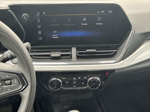 Used 2025 Chevrolet Trax LT image 29