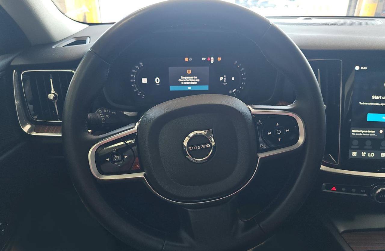 Used 2025 Volvo V60 B5 Cross Country Plus AWD/4WD image 7