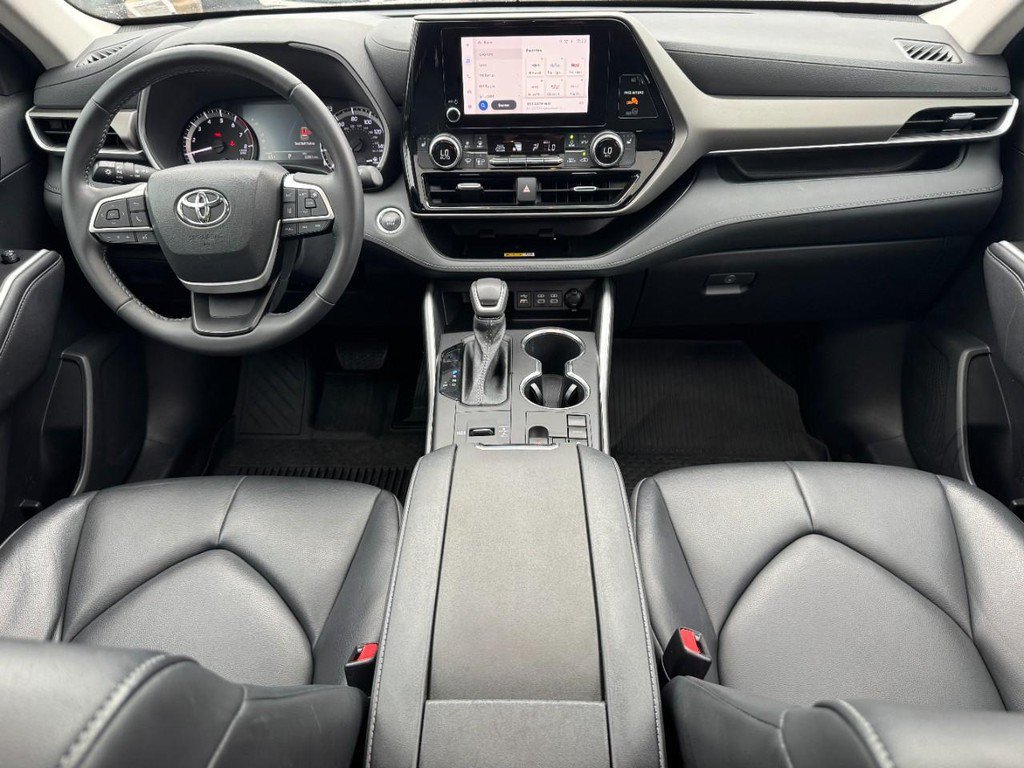 Used 2023 Toyota Highlander XLE FWD image 18