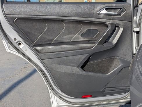 Used 2024 Volkswagen Tiguan SE image 25