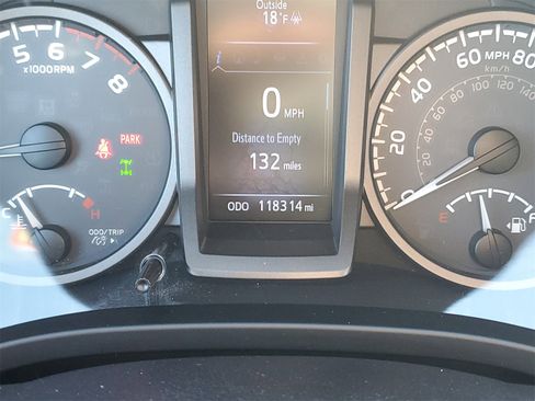 Used 2016 Toyota Tacoma TRD Sport image 26