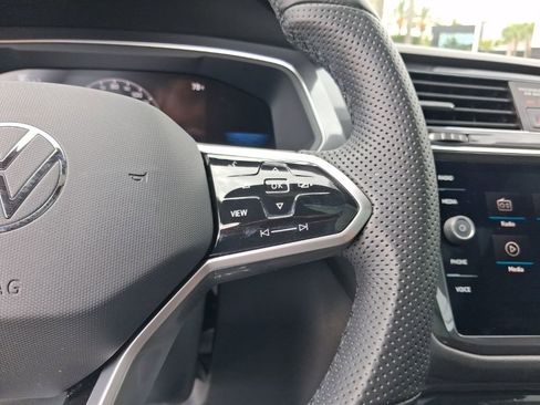 Used 2023 Volkswagen Tiguan SE R-Line image 21