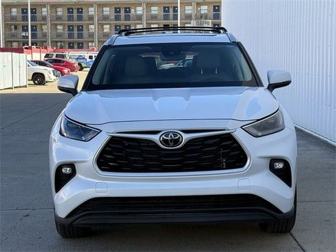 Used 2023 Toyota Highlander XLE image 8