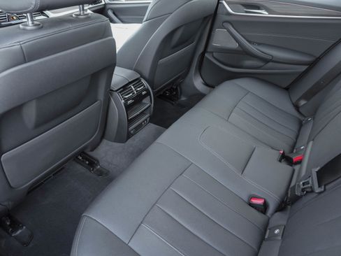 Certified 2023 BMW 530i xDrive w/ Premium Package image 36