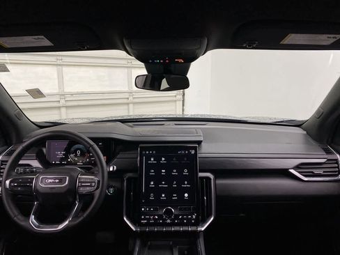 Used 2025 GMC Acadia Elevation image 12