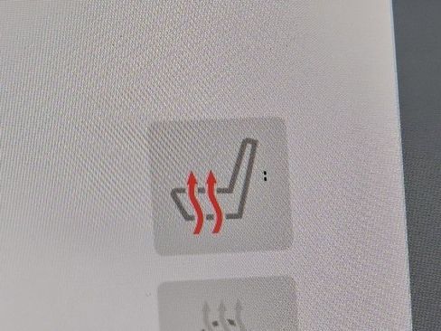 Used 2025 Chrysler Pacifica Premium image 12