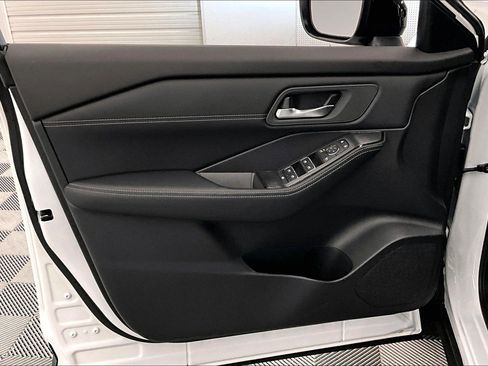 New 2025 Nissan Rogue SL image 90