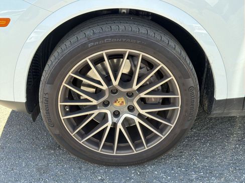 Used 2021 Porsche Cayenne AWD/4WD image 5