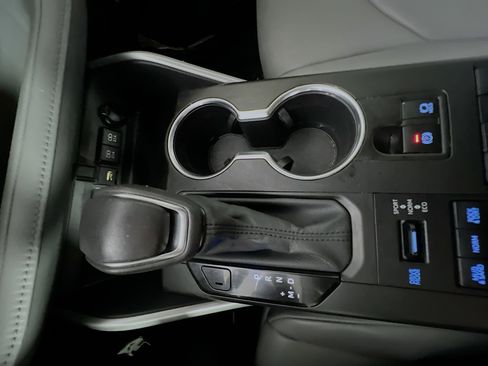 Used 2021 Toyota Highlander XLE image 25