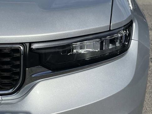 New 2025 Jeep Grand Cherokee L Laredo image 9