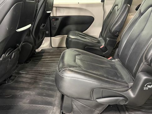 Used 2020 Chrysler Pacifica Touring-L Plus w/ Tire & Wheel Group image 23