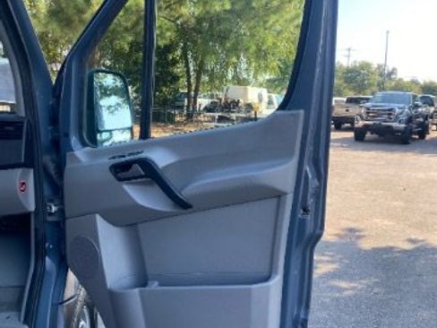 Used 2018 Mercedes-Benz Sprinter 2500 image 22