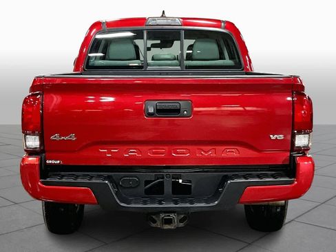 Used 2018 Toyota Tacoma SR image 5