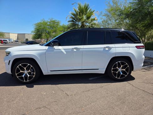 Used 2023 Jeep Grand Cherokee Summit AWD/4WD image 4