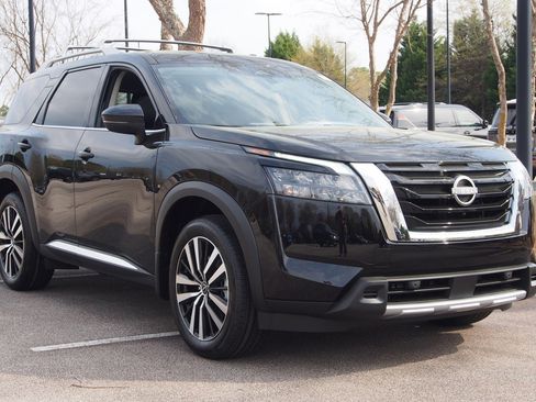 New 2025 Nissan Pathfinder Platinum image 1