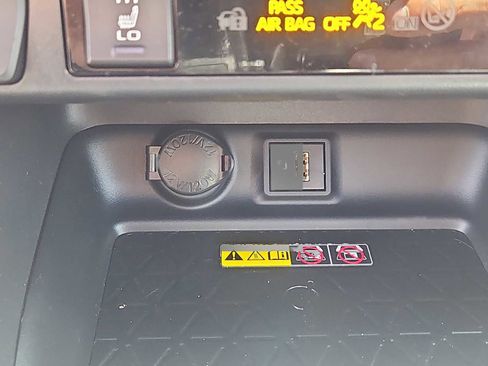 Used 2023 Toyota RAV4 XSE AWD/4WD image 17