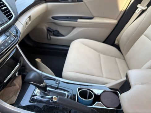 Used 2017 Honda Accord Hybrid Sedan image 6