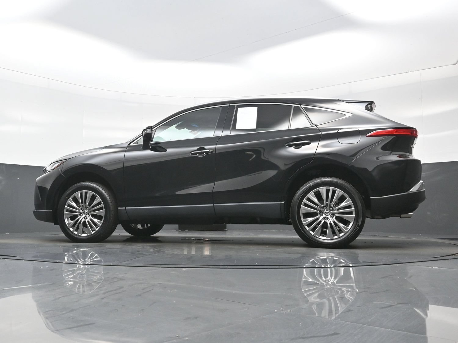 Used 2024 Toyota Venza XLE AWD/4WD image 30