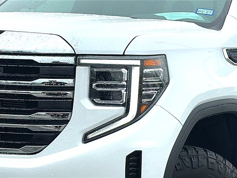 Used 2025 GMC Sierra 1500 SLT AWD/4WD image 4