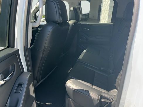 Used 2024 Nissan Frontier SL w/ Technology Package RWD image 13