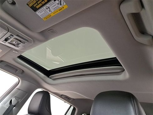 Used 2023 Toyota Highlander XLE image 22