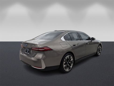 Used 2026 BMW i5 eDrive40 image 5