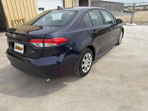 Used 2025 Toyota Corolla LE FWD image 5