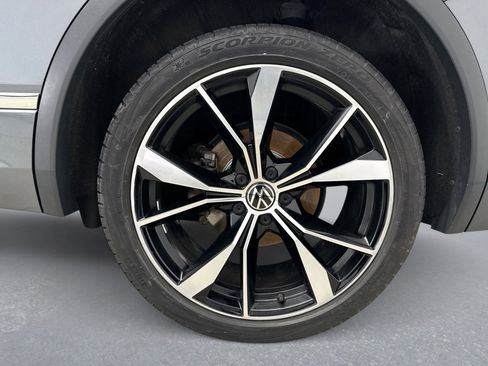 Used 2022 Volkswagen Tiguan SEL R-Line image 22