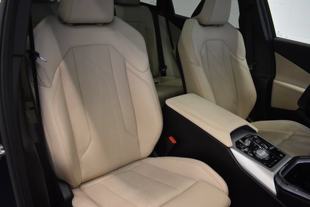 Used 2025 BMW X3 xDrive30i w/ M Sport Package AWD/4WD image 6