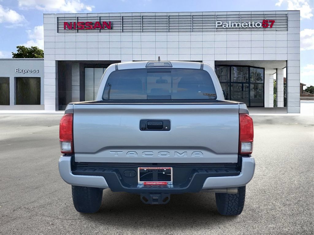 Used 2017 Toyota Tacoma TRD Sport w/ Tow Package RWD image 5
