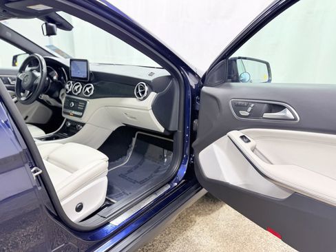 Used 2018 Mercedes-Benz GLA 250 4MATIC image 24