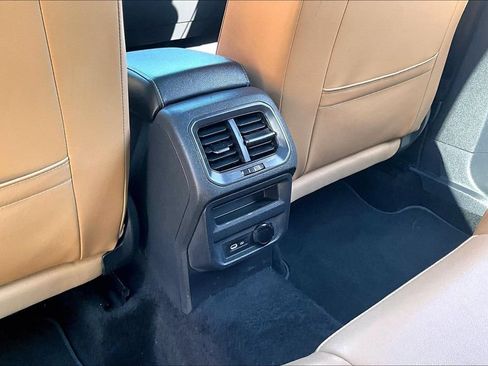 Used 2023 Volkswagen Tiguan SE FWD image 31