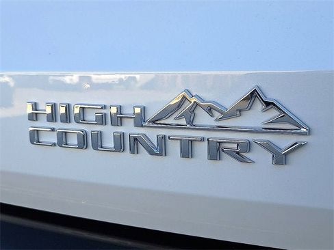 New 2026 Chevrolet Traverse High Country image 12