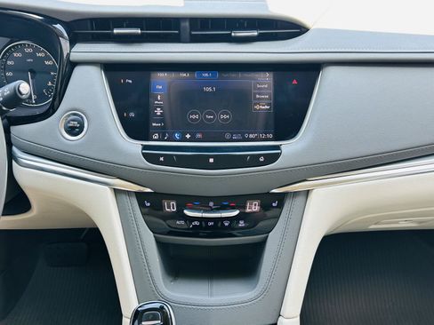 Used 2020 Cadillac XT5 Premium Luxury w/ LPO, Floor Liner Package FWD image 21
